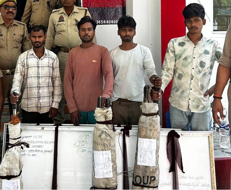 4 accused arrested with stolen goods