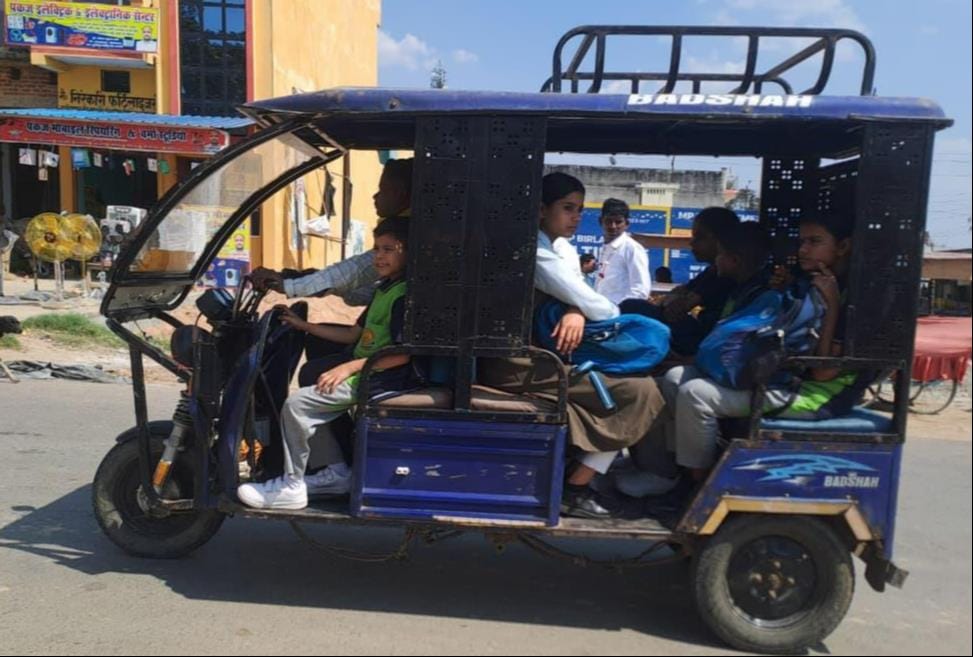 Small school vehicles plying without attendants and standards