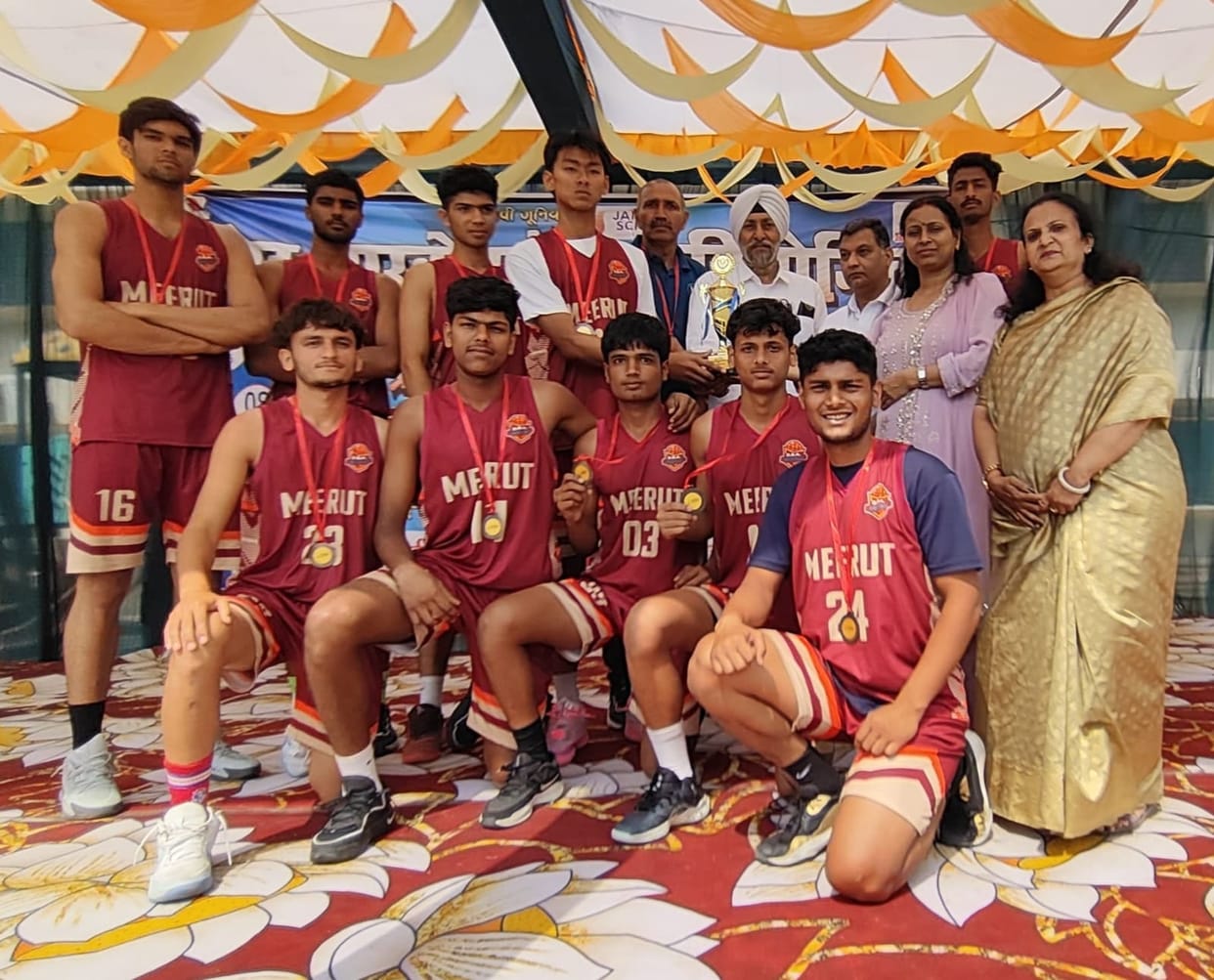 The Meerut team won the bronze medal in the Basketball Championship.