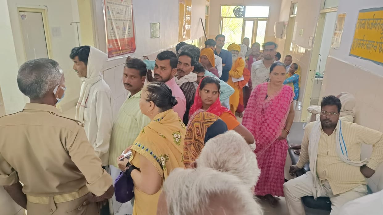 Patients are upset due to the 10-12 day waiting period for ultrasound in the district hospital.