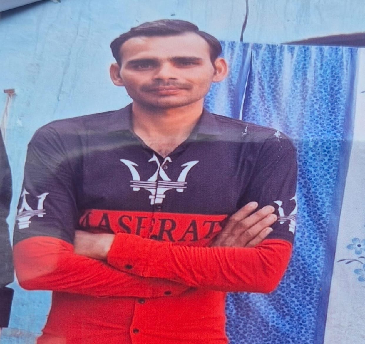 As soon as Karan's body reached home, every eye became moist