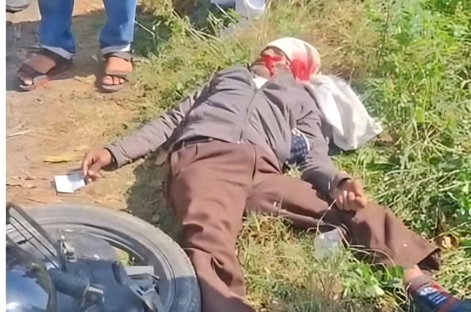 The injured man lay in agony on the road for half an hour, waiting for the police and ambulance.