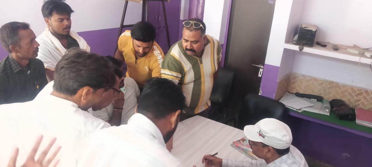 Allegations of rigging in wheat procurement, farmers protest in the market