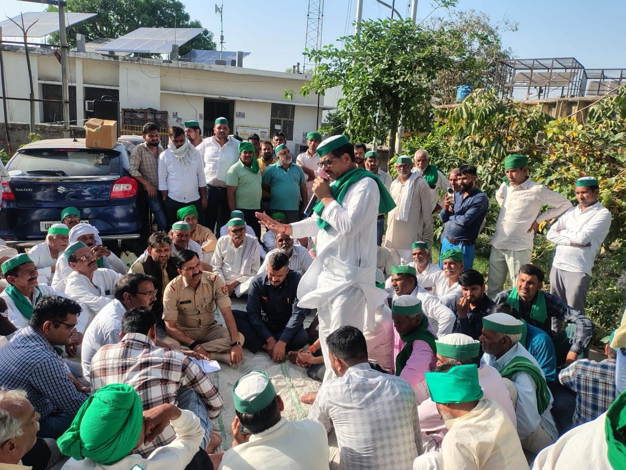 Hydel Colony surrounded in protest against harassment of farmers