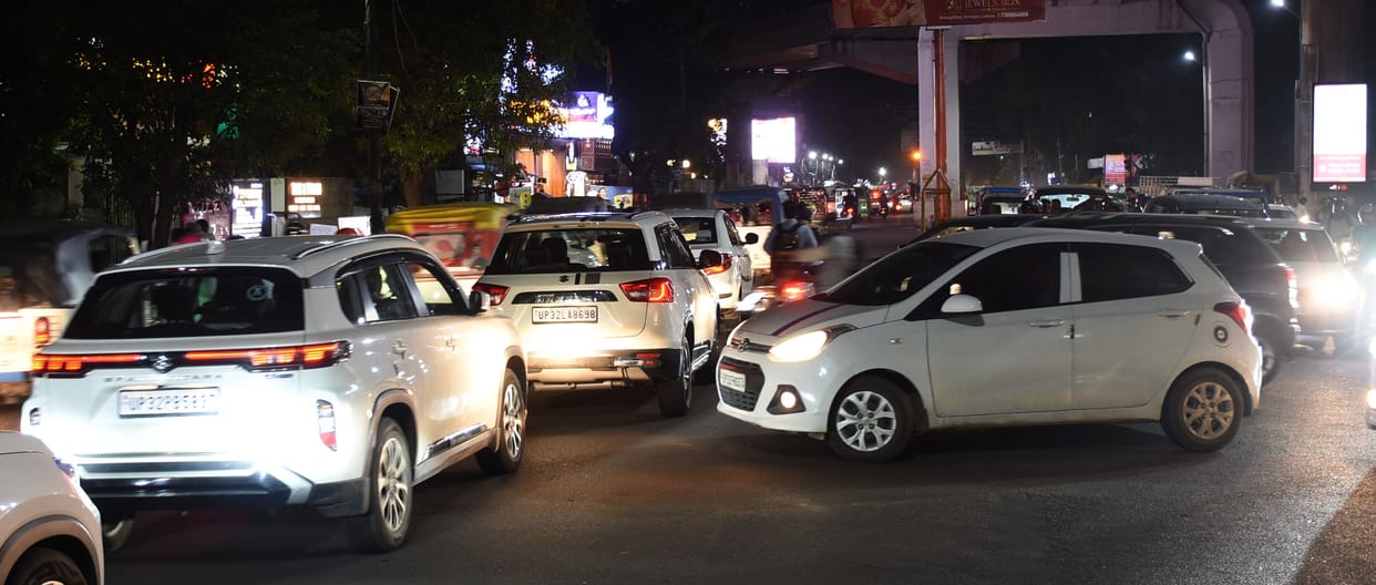 Struggled in the jam, traffic police missing