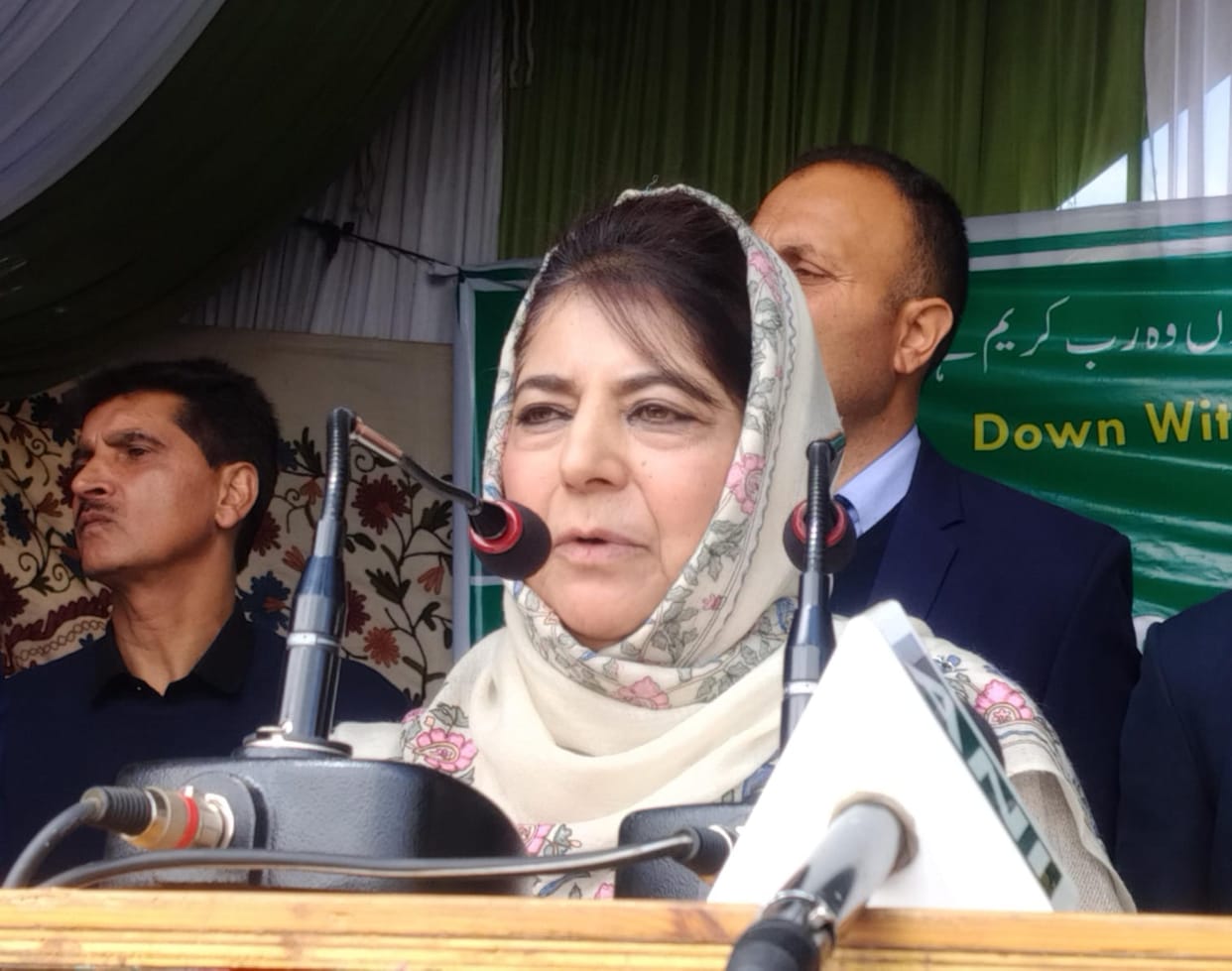 Mehbooba welcomes Hosabale remark on continuing dialogue with Pakistan