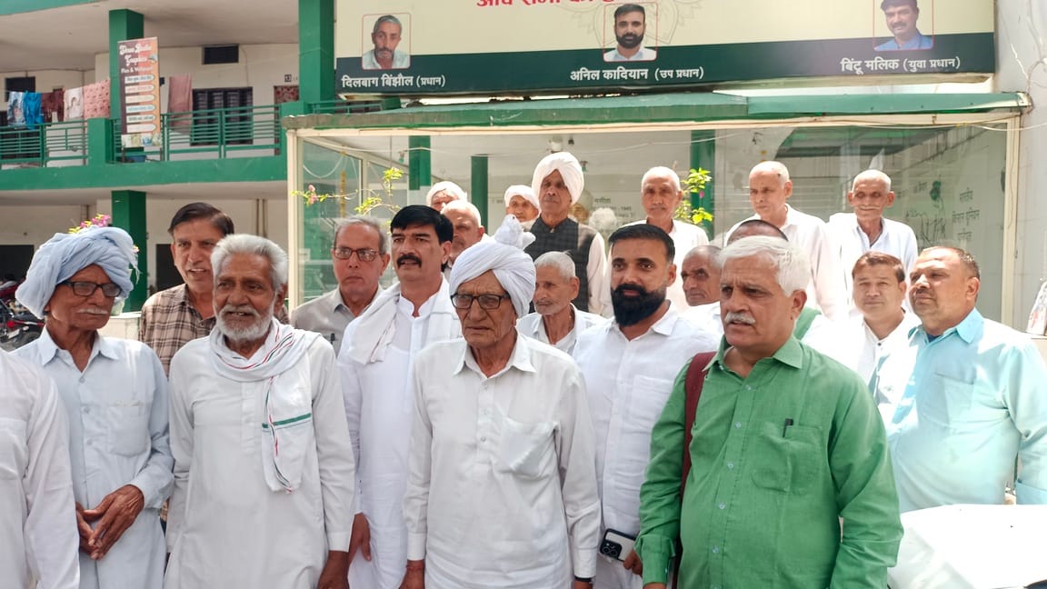 Farmers will block the highway tomorrow, commission agents will stop weighing for three hours.