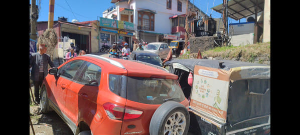 Illegal parking on Kotlanala-Hospital road causes traffic jam