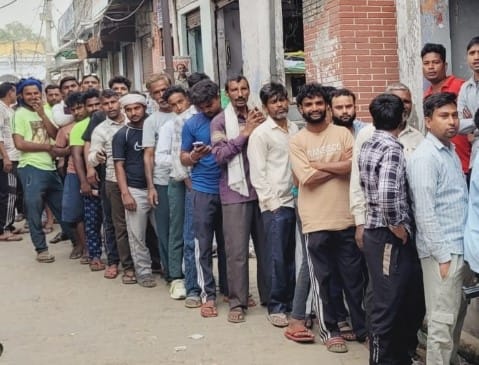 Bookings exceeded one thousand, only 200 gas cylinders arrived in Khanpur
