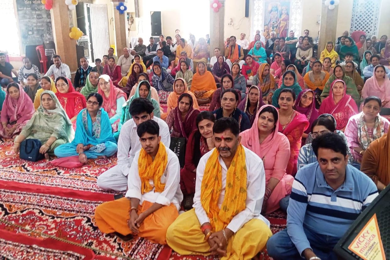 Devotees were moved to tears after listening to the childhood pranks of Shri Krishna.