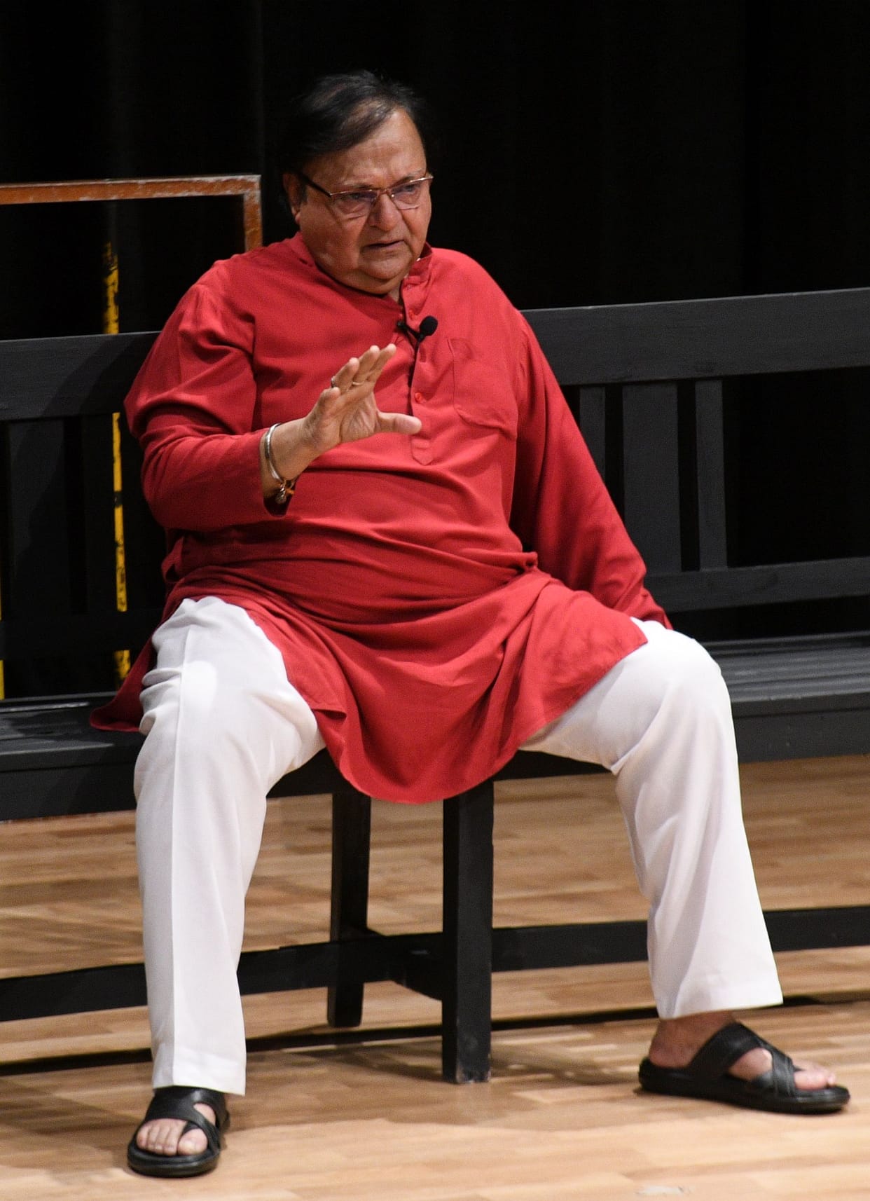 Stage Veteran Rakesh Bedi Portrays 20 Characters