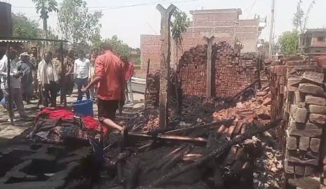 Goods worth lakhs of rupees belonging to three families burnt to ashes in the fire, two people were engaged in extinguishing it.