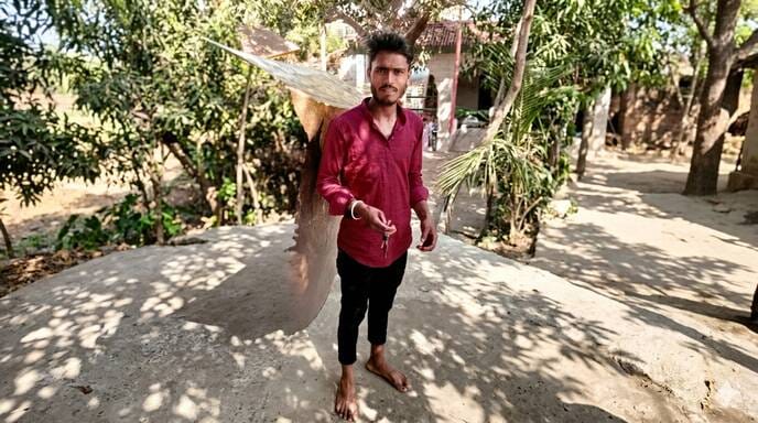 Bihar news: गाड़ी विवाद या प्रेम प्रसंग? पेड़ से लटका मिला युवक का शव, पुलिस जांच में जुटी