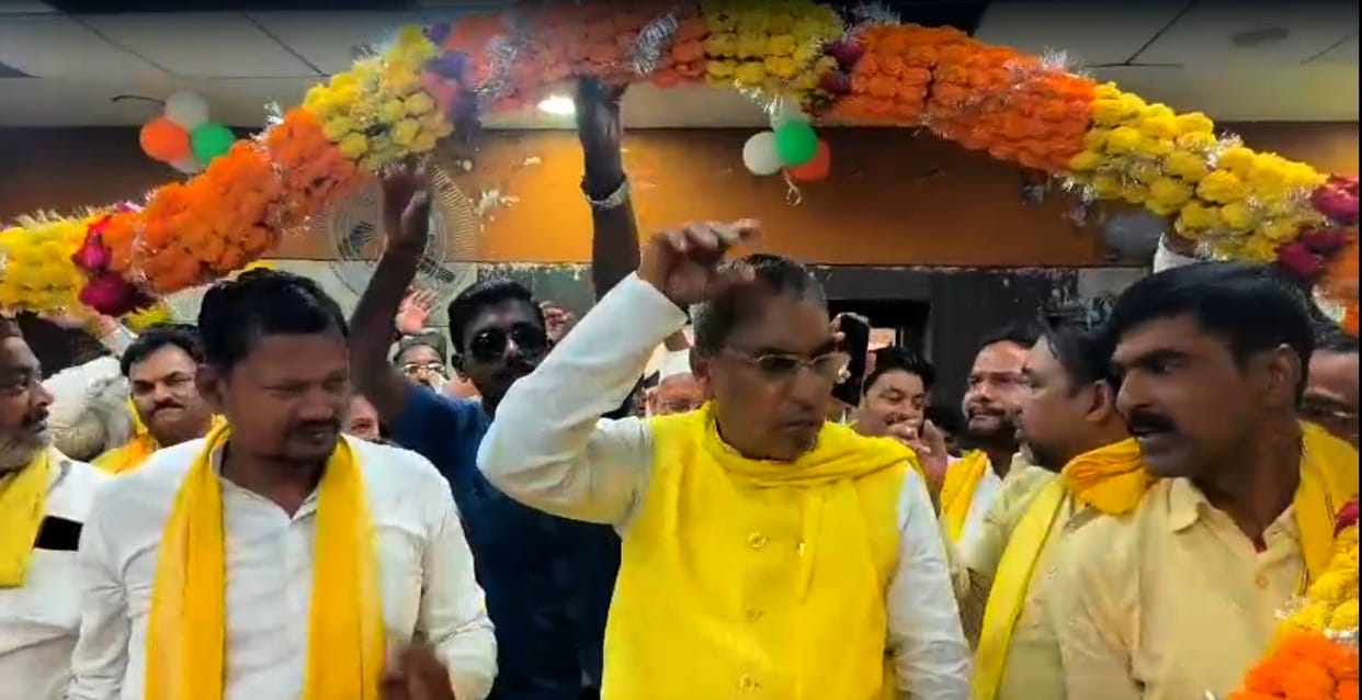 Cabinet minister attacked SP
