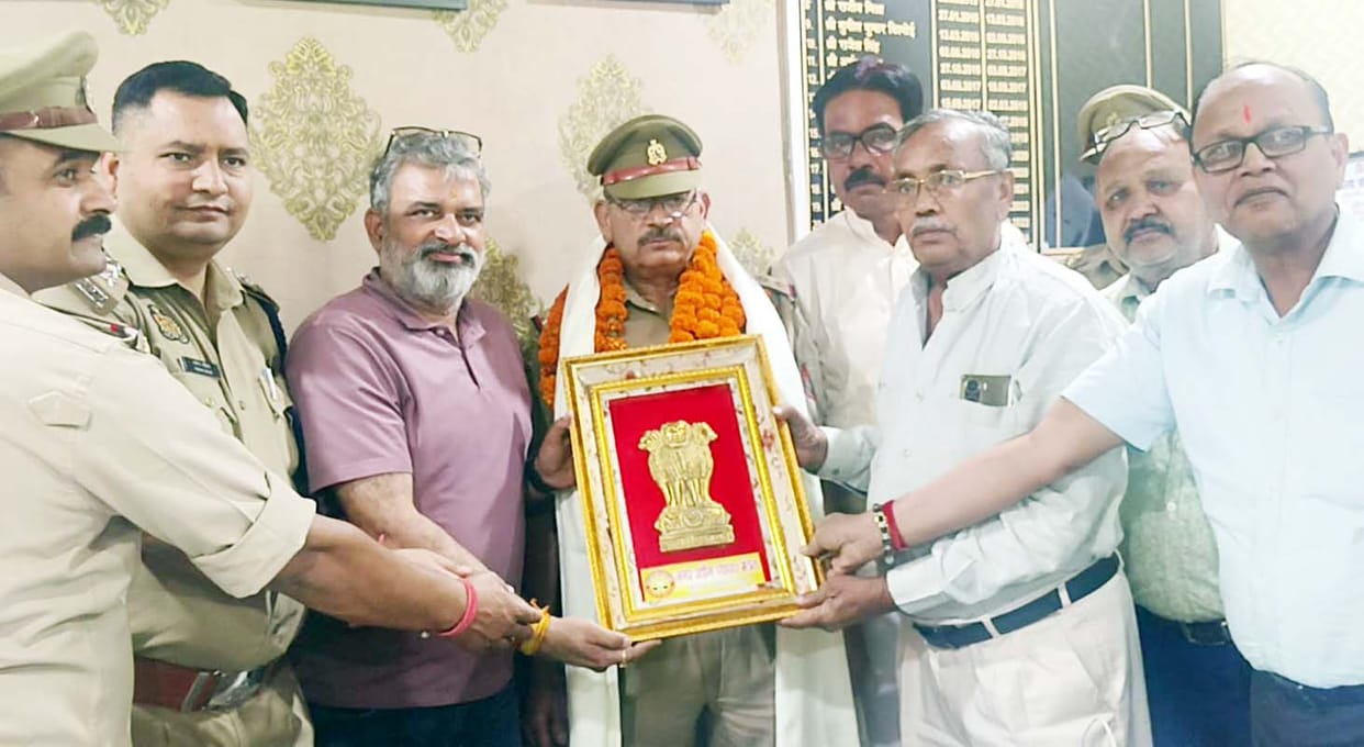 Police Sub-Inspector Who Saved a Worker Honored