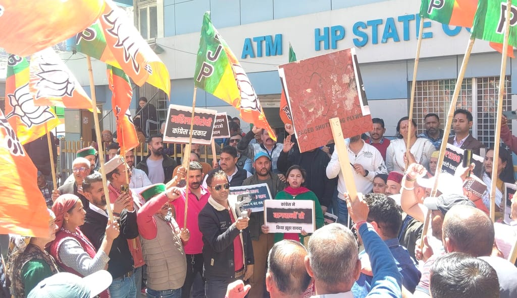 BJP staged a sit-in protest over the plight of gardeners
