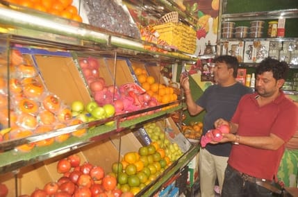 Fruit prices rise, apples become costlier by Rs 100 per kg