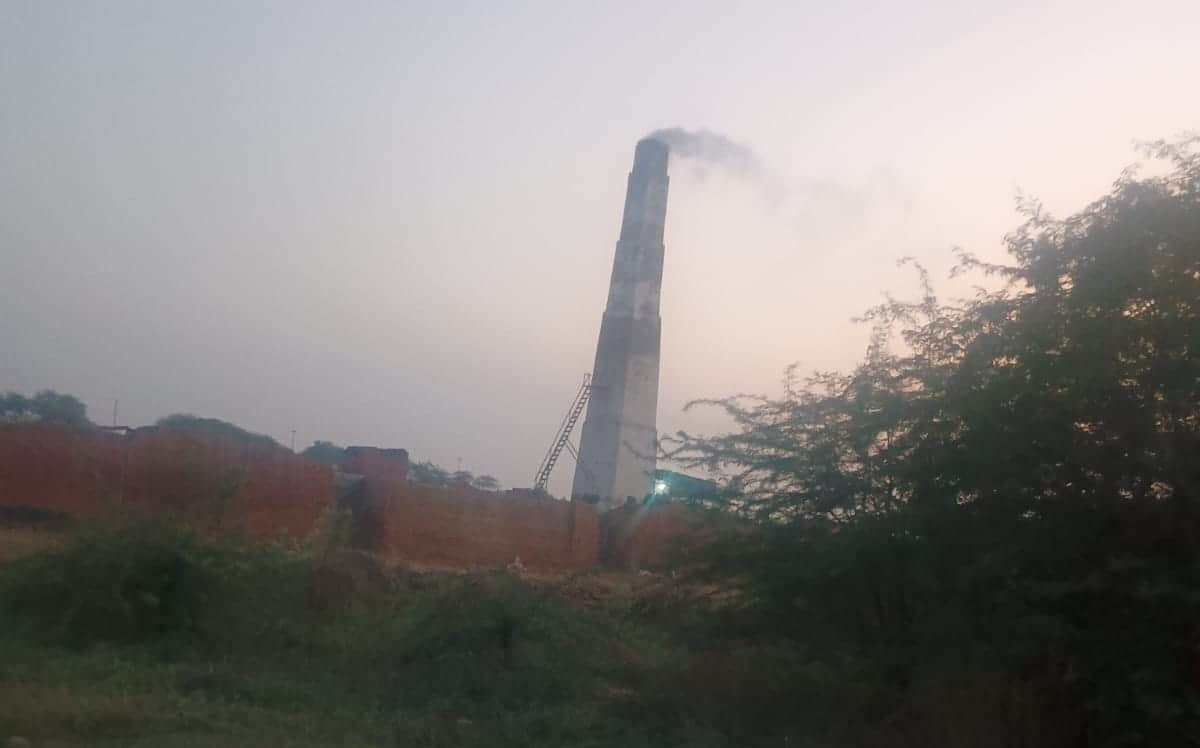 रेवाड़ी। गांव खड़गवास स्थित ईंट भट्ठा। स्रोत: शिकायतकर्ता