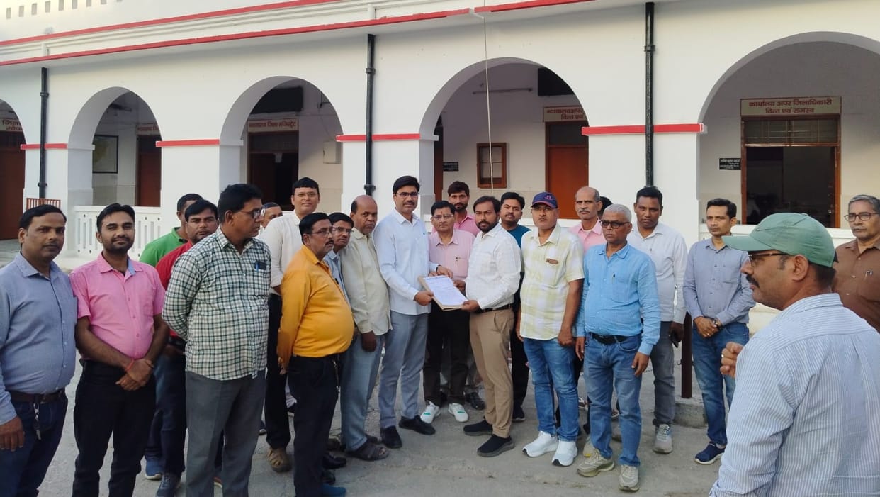 Teachers Stage Protest; Submit Memorandum Outlining 18-Point Demands
