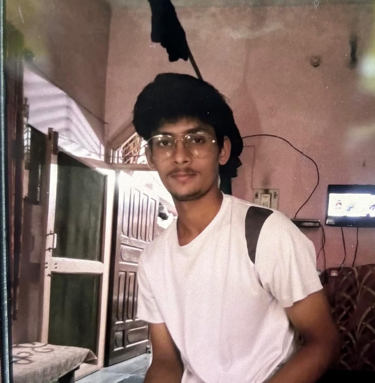 Student hangs himself after losing money in online gaming