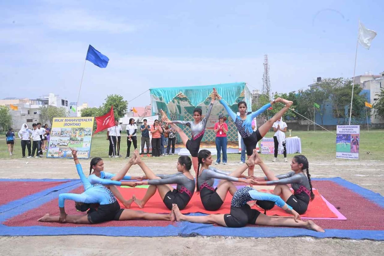 Deepanshi Named Best Athlete at Athletics Meet; Kiran Crowned 'Kishori of the Year'