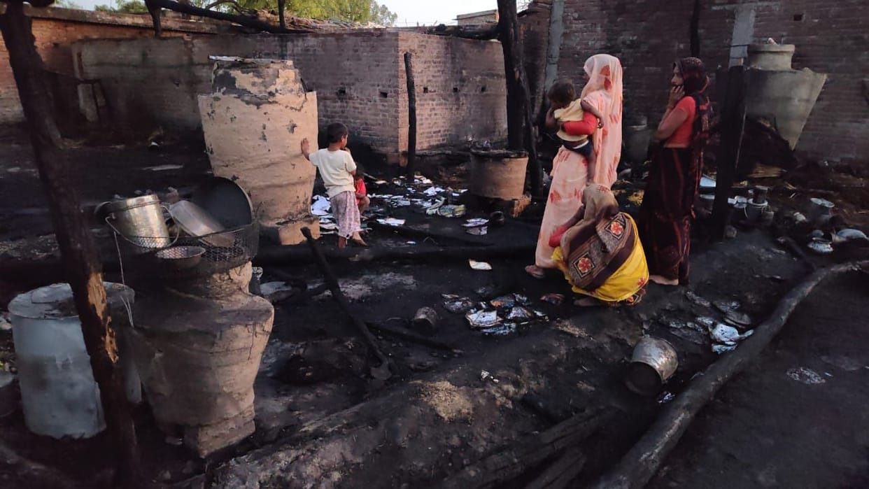 Six houses gutted in fire, woman scorched