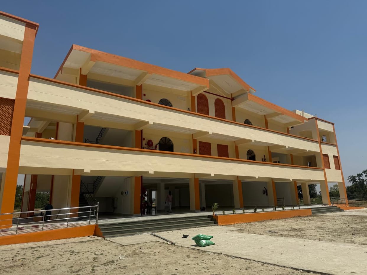 A flood shelter has been prepared in Barohi Pandey for 5.82 crore.