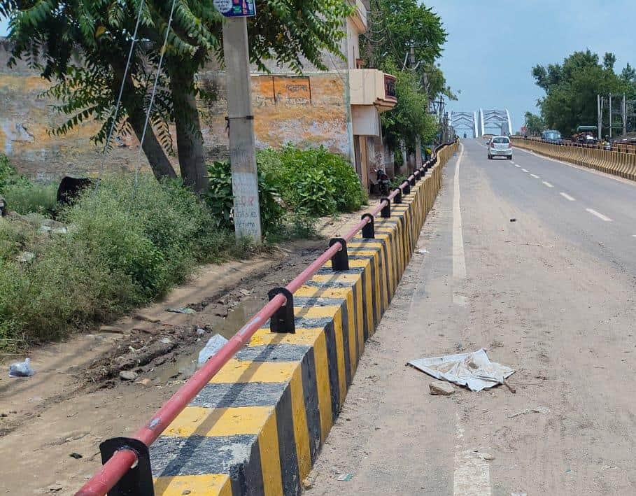 भाड़ावास ओवरब्रिज के साथ सर्विस रोड। संवाद