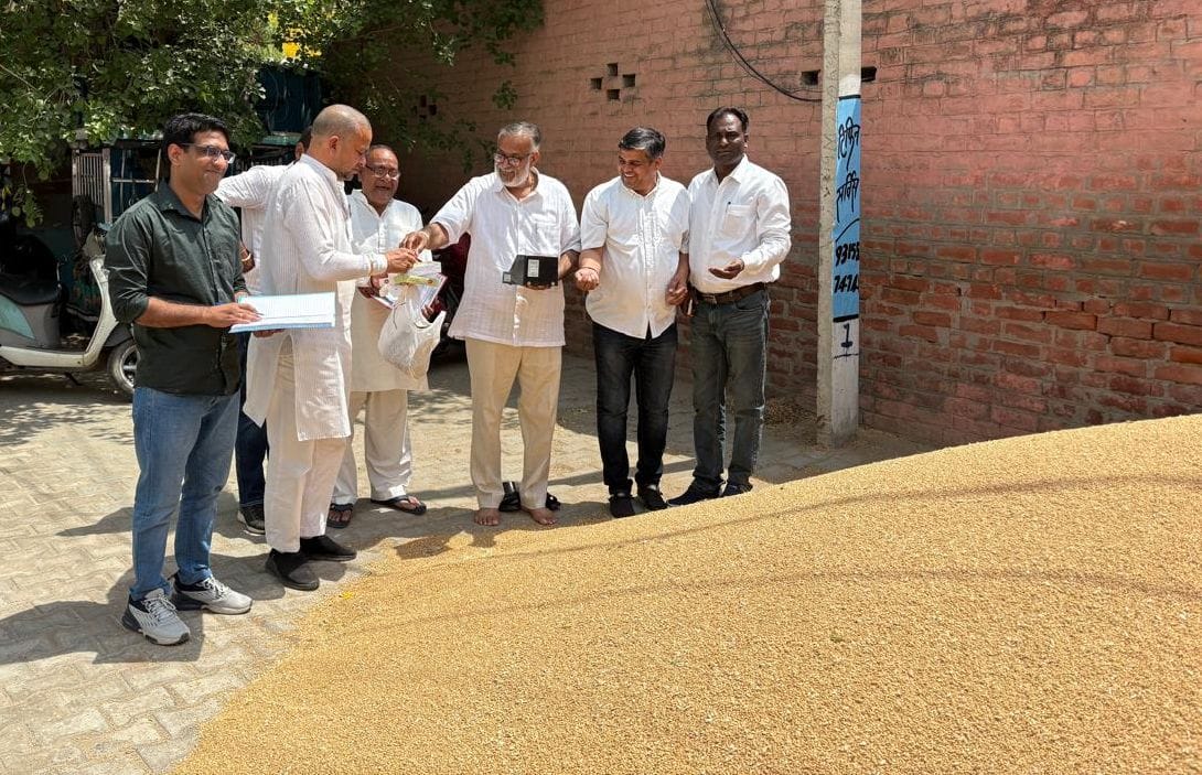Government procurement resumed at the district headquarters market after ten days, purchasing 20,000 quintals of wheat from 210 farmers.