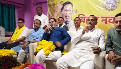 बैठक में मौजूद प्रशांत किशोर