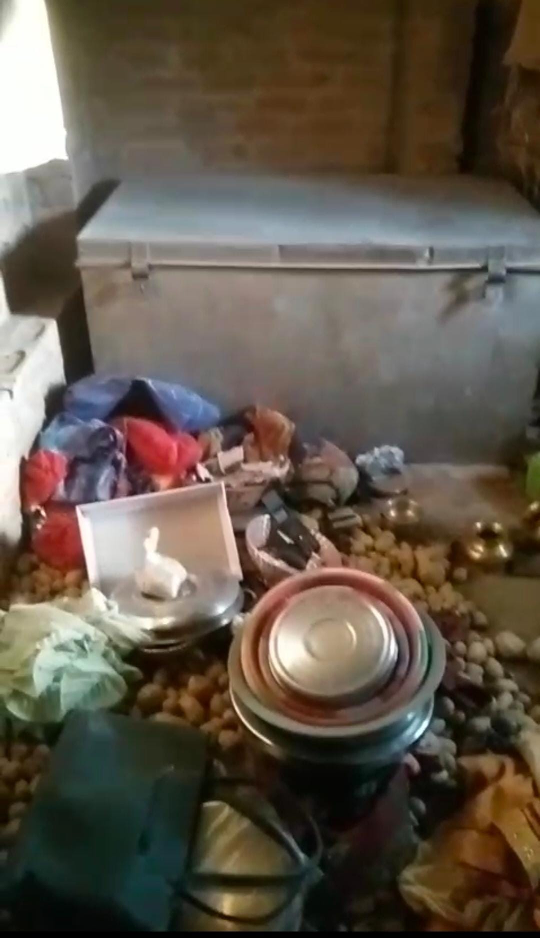 Licensed rifle and jewellery worth lakhs stolen from farmer who went for threshing