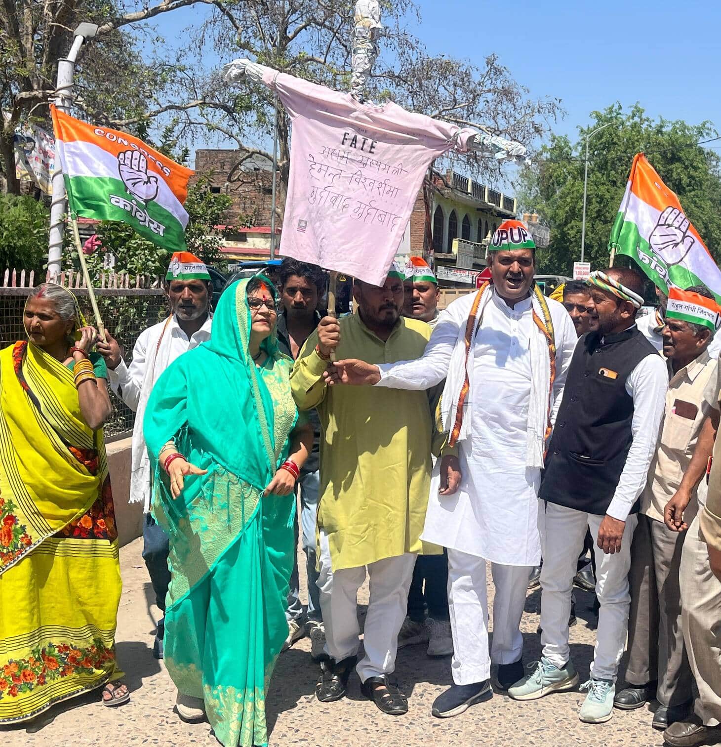 फोटो 10 सीकेटीपी 16 पटेल तिराहा पर प्रदर्शन करते कांग्रेसी। संवाद