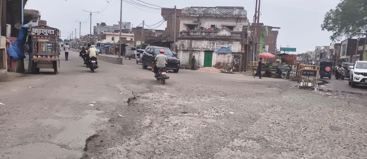Bad roads have become a problem, causing problems for pedestrians and drivers.