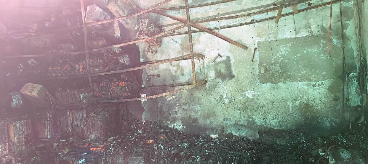 Fire breaks out in battery-inverter showroom, goods worth lakhs reduced to ashes