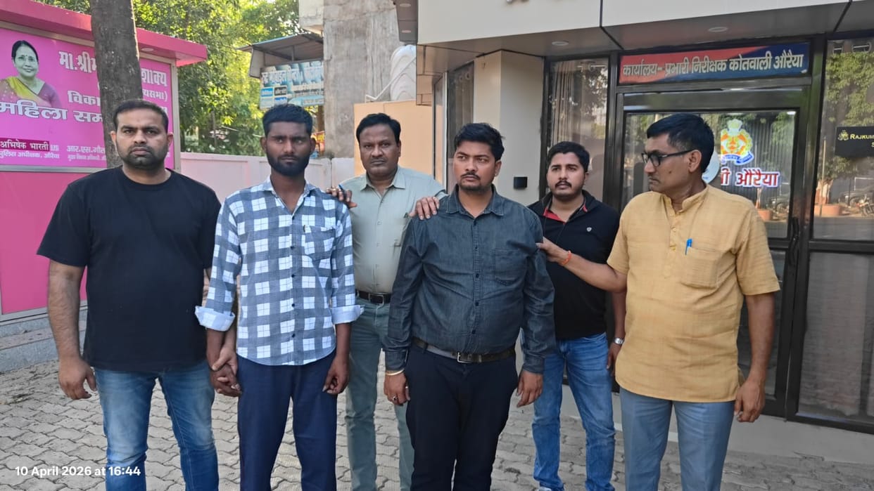JE and lineman of Electricity Corporation arrested while taking bribe of Rs. 11,000