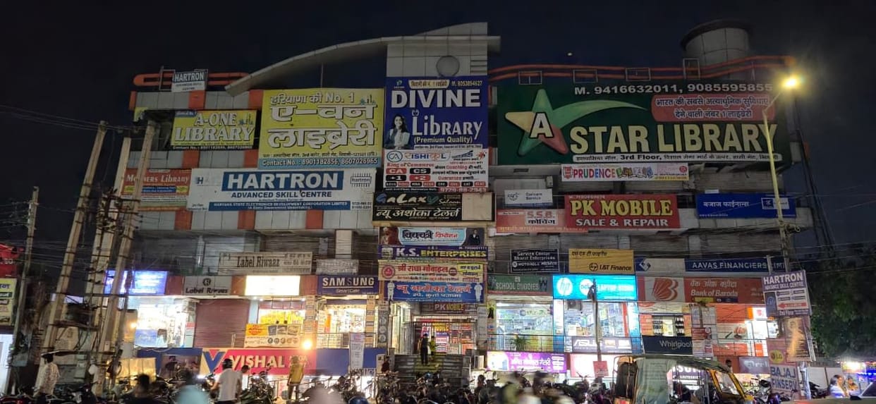 After the encroachment of 400 crore rupees, action is now taken against the basement parking of the mall, shopkeepers are also served notice.