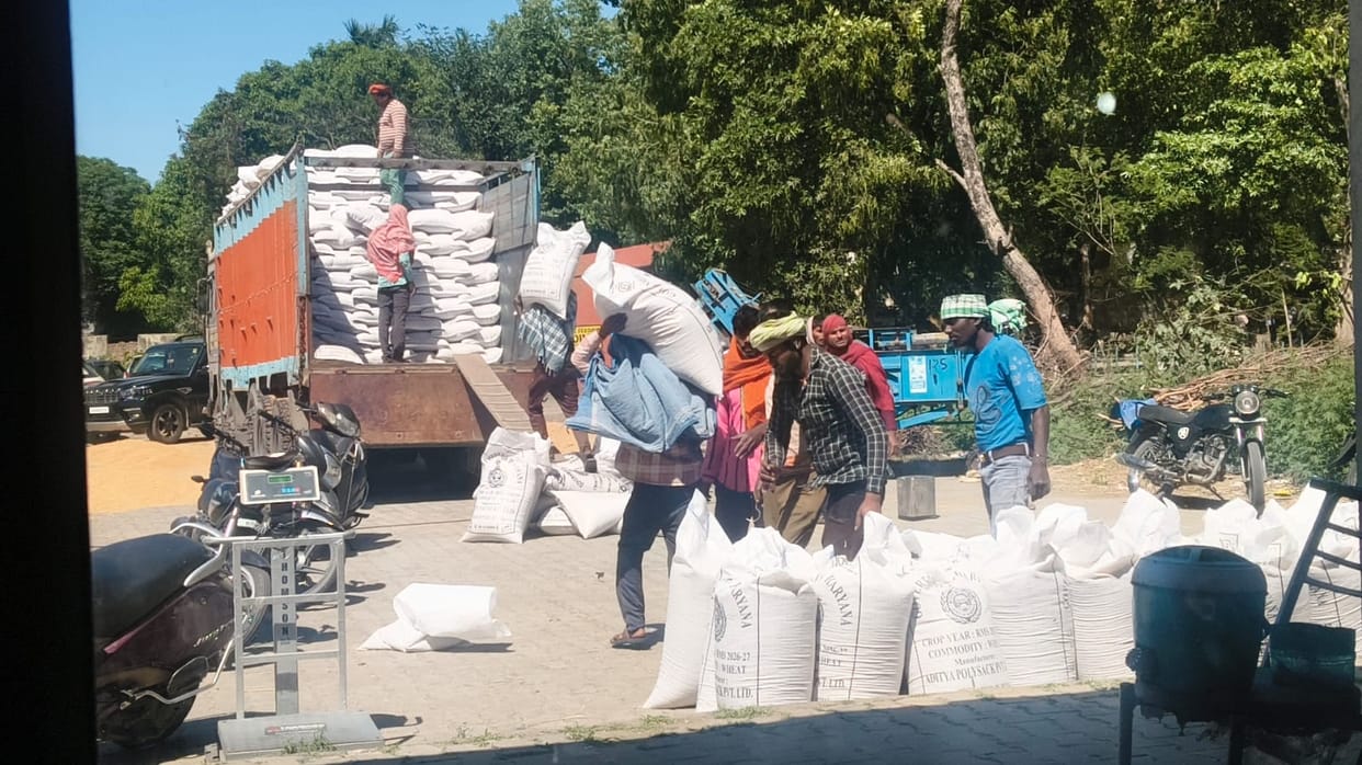 27,929 metric tonnes of wheat arrived in the district's markets.