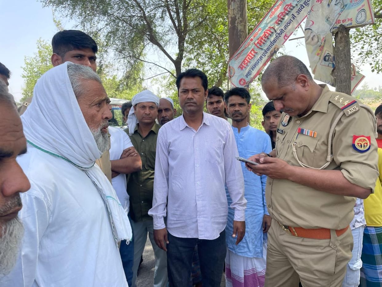 18.4 lakh rupees looted from cloth traders in broad daylight, firing