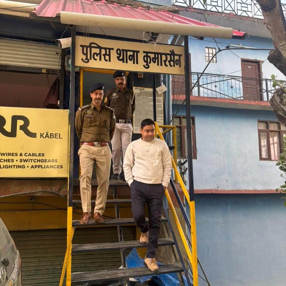 कुमारसैन थाना का निरीक्षण करने पहुंचे एसएसपी गौरव सिंह। संवाद