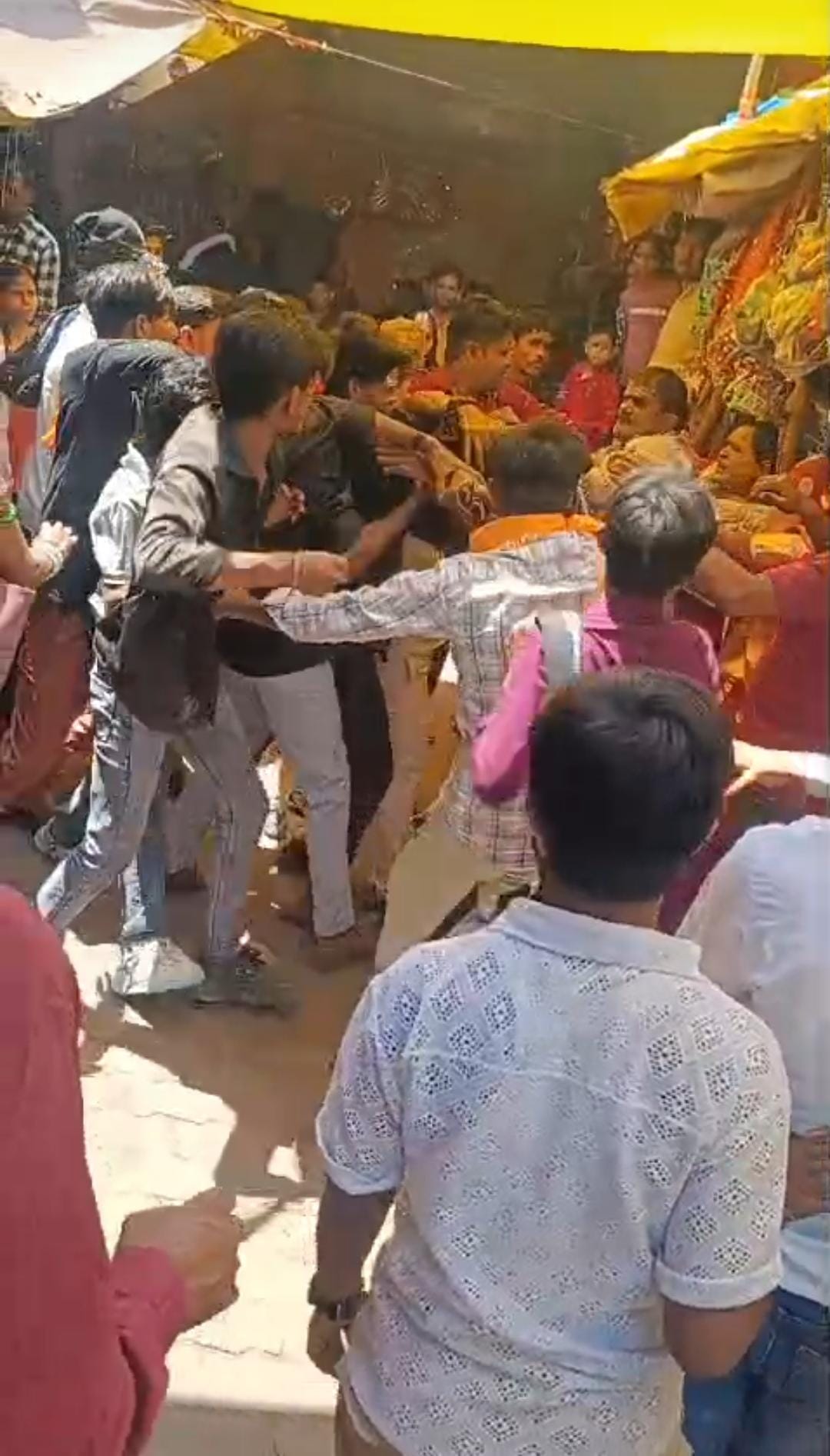 Devotees and shopkeepers clash over gutka spitting, two injured