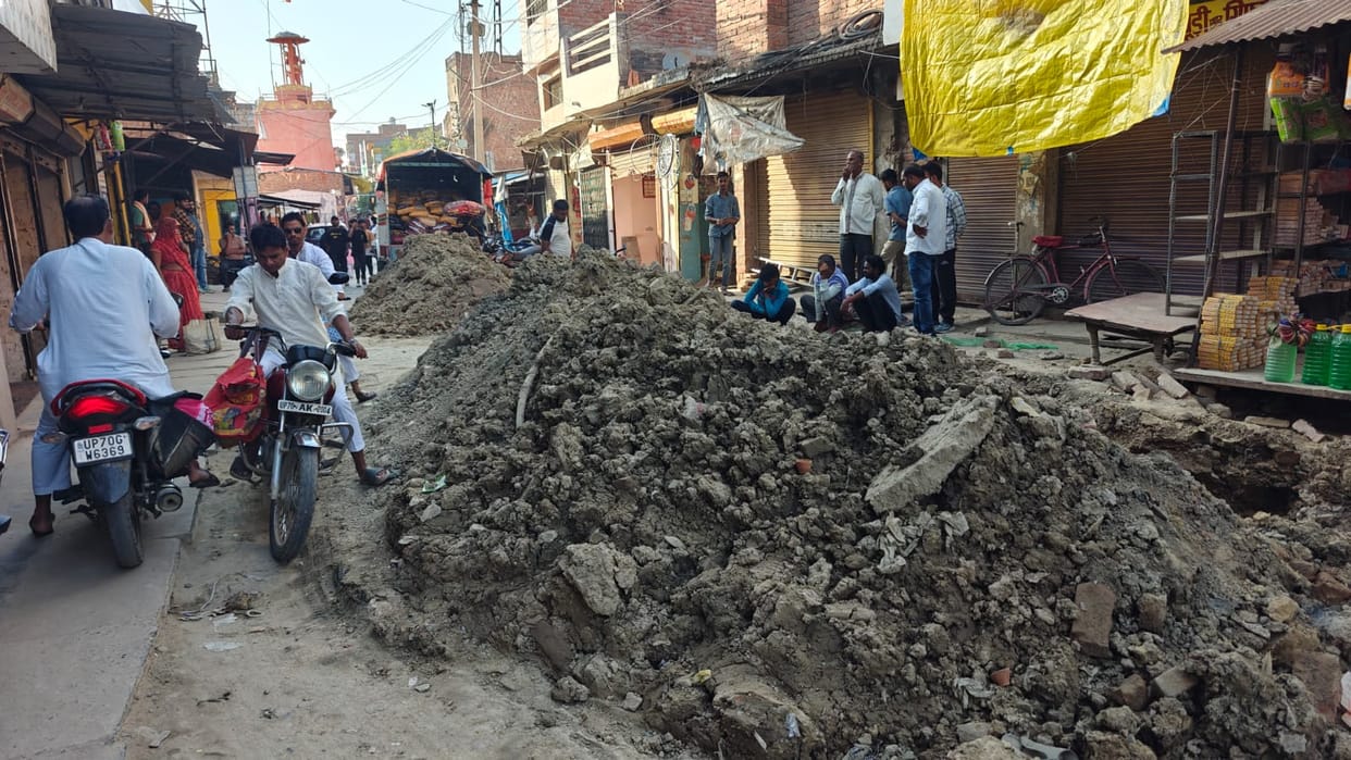 Pipeline damaged during fiber cable laying, water supply disrupted