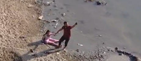Bravery in Purnia Toto Driver Saves Girl's Life After She Jumps into Saura River