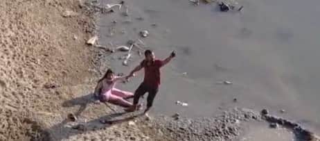 लड़की का जान बचाते टोटो चालक