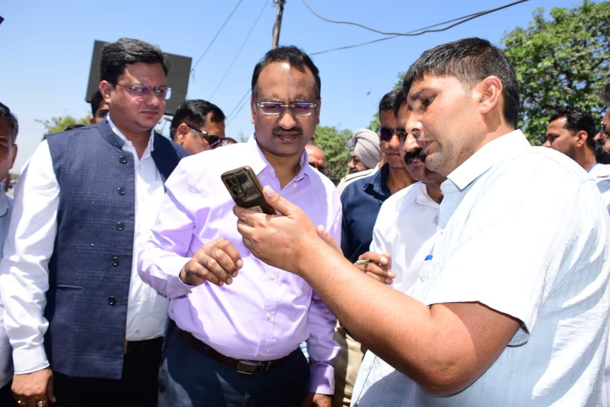 Commissioner and Secretary visited the grain market
