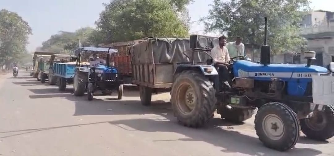 Heavy arrival of wheat causes traffic jam in Mohana grain mandi