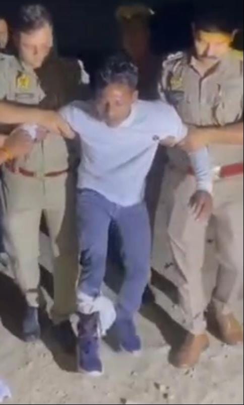 Bounty gangster shot in the leg in encounter