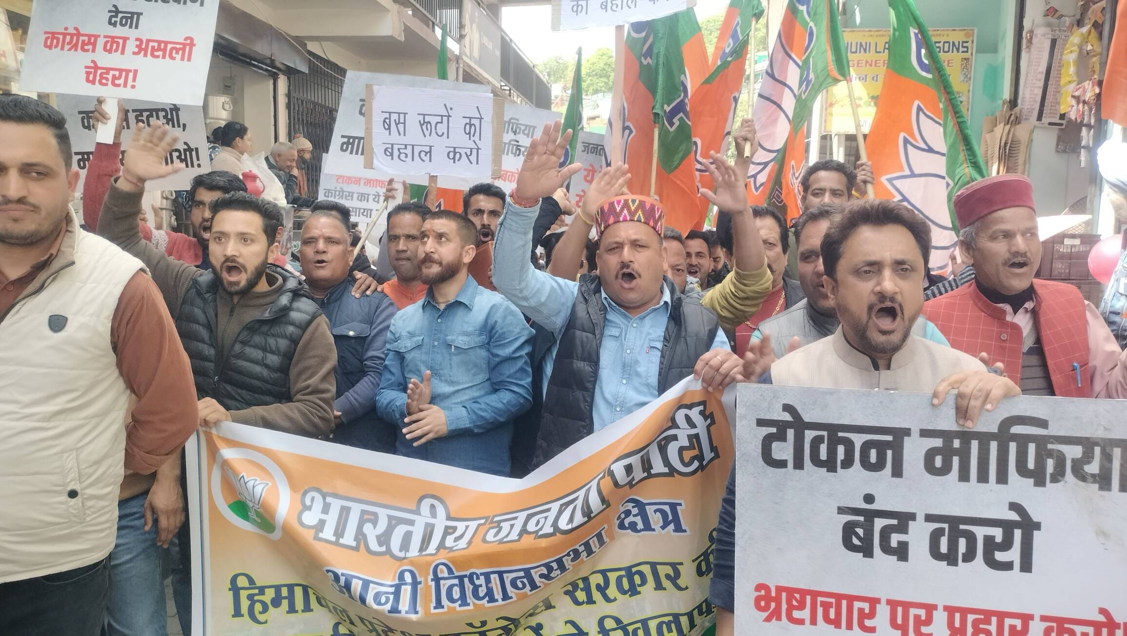 The MLA taught the workers the lesson of unity.