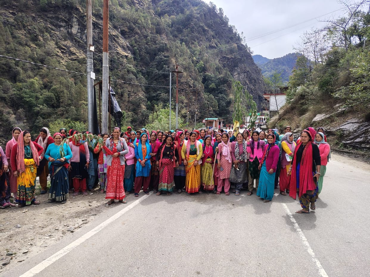 Women took out a rally in Rampur demanding prohibition of liquor.