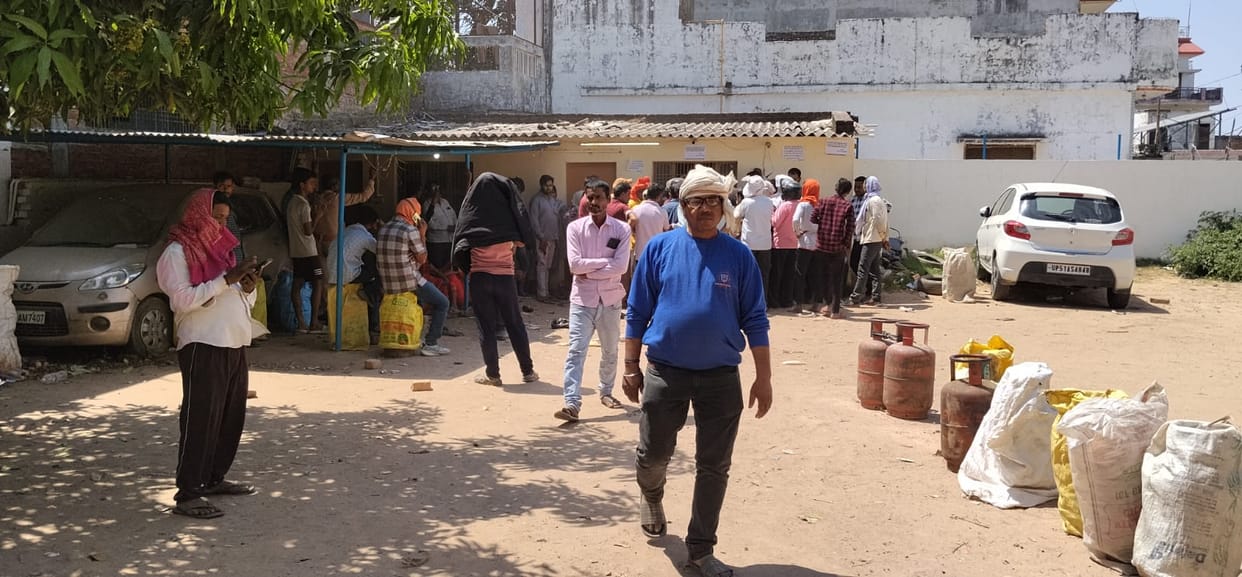 Band-baja, baraat ready... tug-of-war for cooking gas