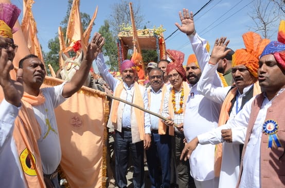 शहर में गुरूनाभा दास जयंती पर निकाली गई शोभायात्रासंवाद